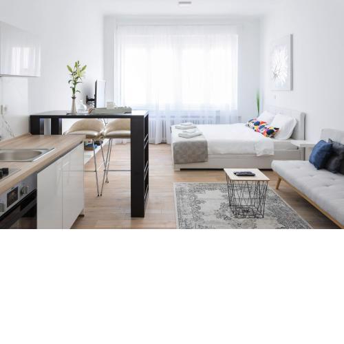 150sqm Main Square Apt!-4 Units-Great for Groups!