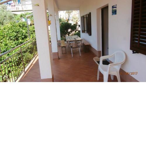 3 bedrooms appartement with enclosed garden and wifi at Gdinj