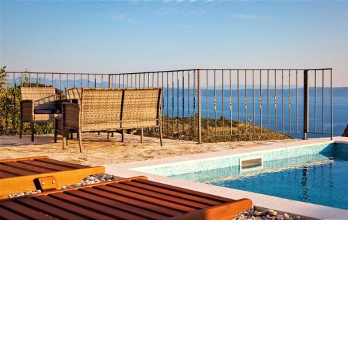3 bedrooms villa with sea view private pool and enclosed garden at Podgora 1 km away from the beach