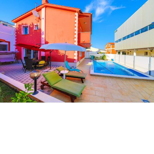 4 bedrooms villa with sea view private pool and enclosed garden at Okrug Gornji