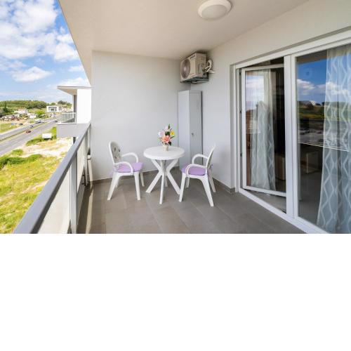 A2 - modern apt with the terrace & sea view