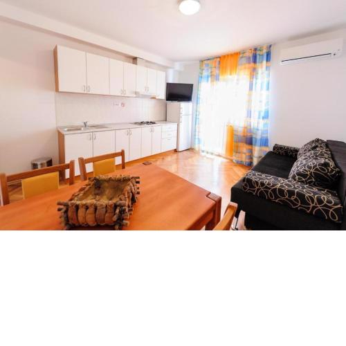 A3 Apt w balcony & sea view 2 min walking to beach