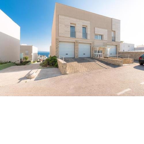 Adriatic View & Garden Apartment