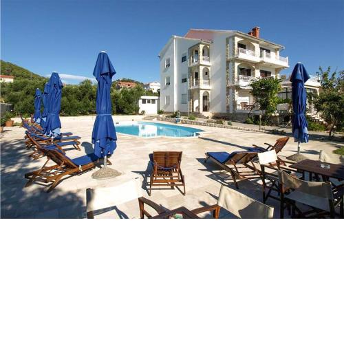 Amazing apartment in Barbat na Rabu with Outdoor swimming pool, 4 Bedrooms and WiFi