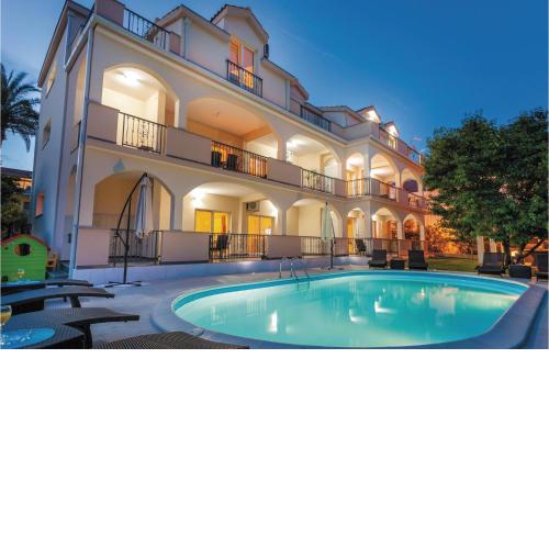 Amazing Apartment In Kastel Stafilic With Jacuzzi, Wifi And Outdoor Swimming Pool
