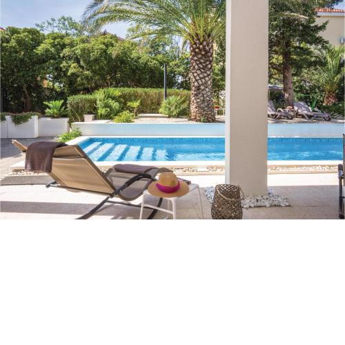 Amazing apartment in Makarska with 3 Bedrooms, Outdoor swimming pool and Heated swimming pool