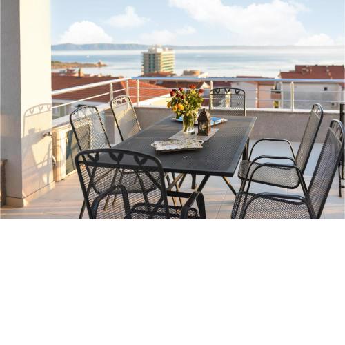Amazing apartment in Makarska with WiFi and 2 Bedrooms