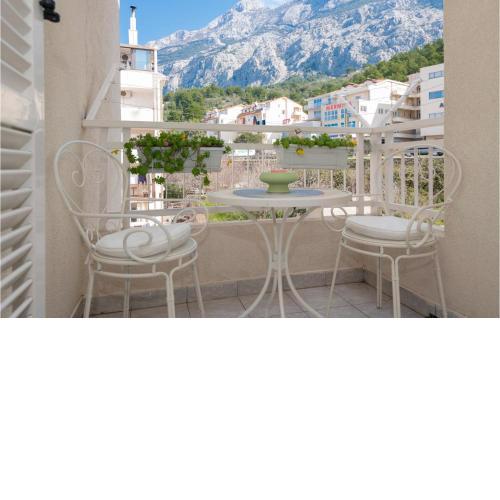 Amazing Apartment In Makarska With Wifi And 2 Bedrooms