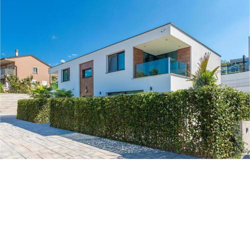 Amazing apartment in Malinska with 2 Bedrooms and WiFi