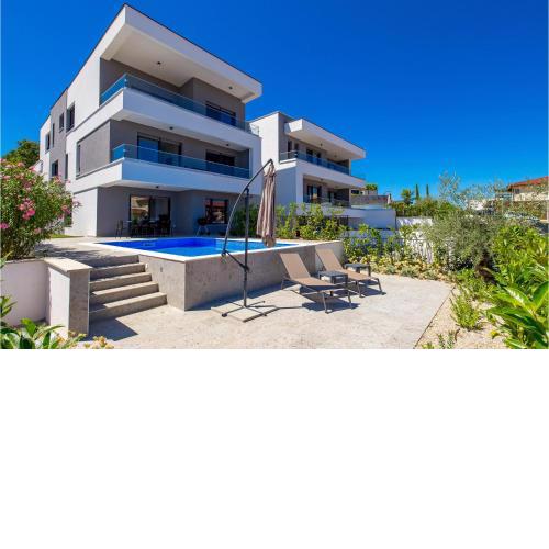 Amazing apartment in Malinska with Outdoor swimming pool, WiFi and 3 Bedrooms