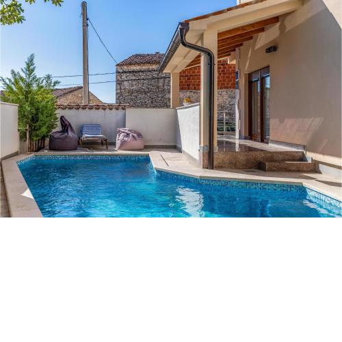 Amazing apartment in Medulin with Outdoor swimming pool, WiFi and 1 Bedrooms