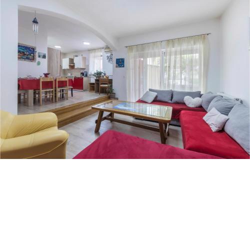 Amazing apartment in Medulin with WiFi and 2 Bedrooms