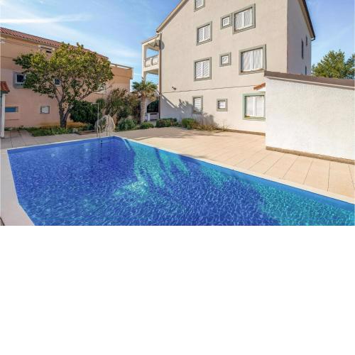 Amazing apartment in Novalja with Outdoor swimming pool and 2 Bedrooms