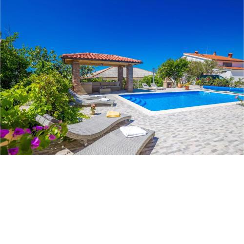 Amazing apartment in Palit with 2 Bedrooms, WiFi and Outdoor swimming pool
