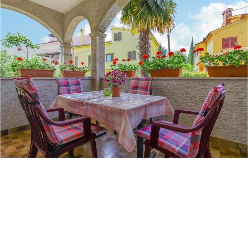 Amazing apartment in Porec with WiFi and 2 Bedrooms