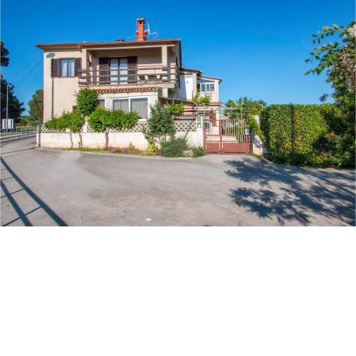 Amazing apartment in Pula with 3 Bedrooms and WiFi