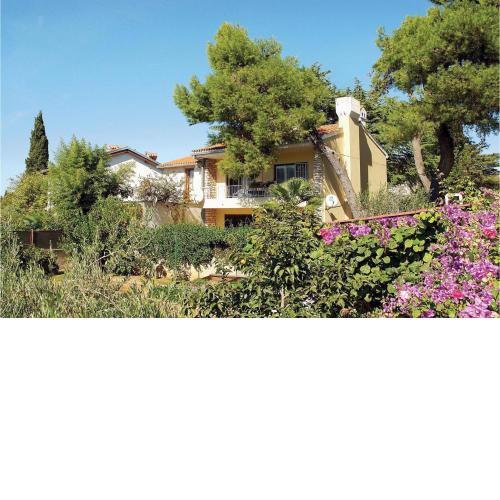 Amazing apartment in Pula with 3 Bedrooms, WiFi and Outdoor swimming pool
