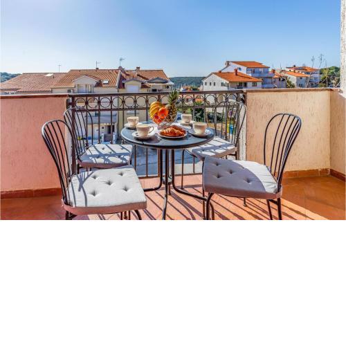 Amazing apartment in Pula with WiFi and 2 Bedrooms