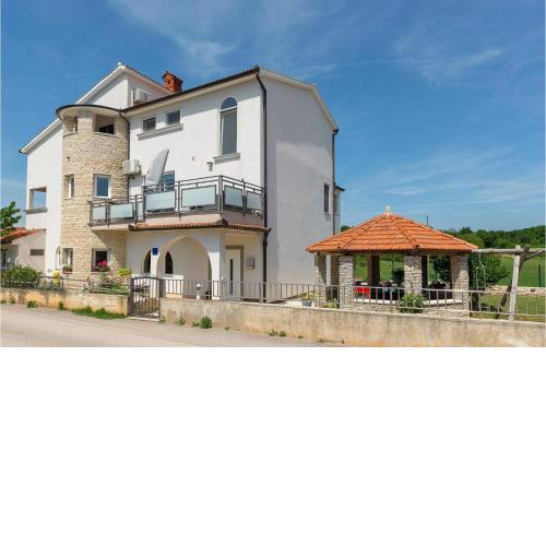 Amazing apartment in Pula with WiFi and 3 Bedrooms