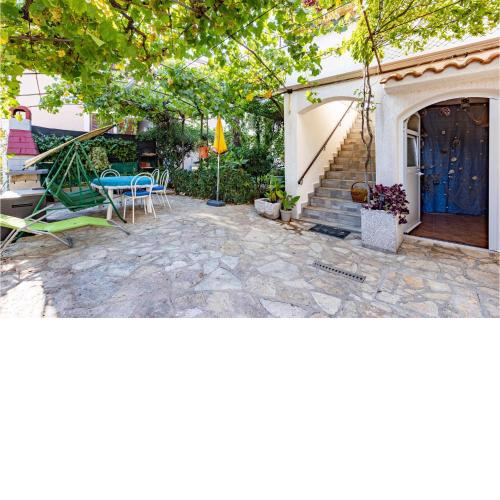 Amazing apartment in Punat with 2 Bedrooms and WiFi
