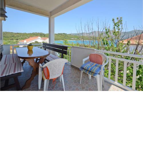 Amazing apartment in Racisce with WiFi and 3 Bedrooms