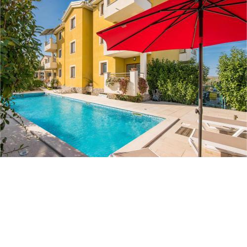 Amazing Apartment In Salatici With 2 Bedrooms, Jacuzzi And Wifi