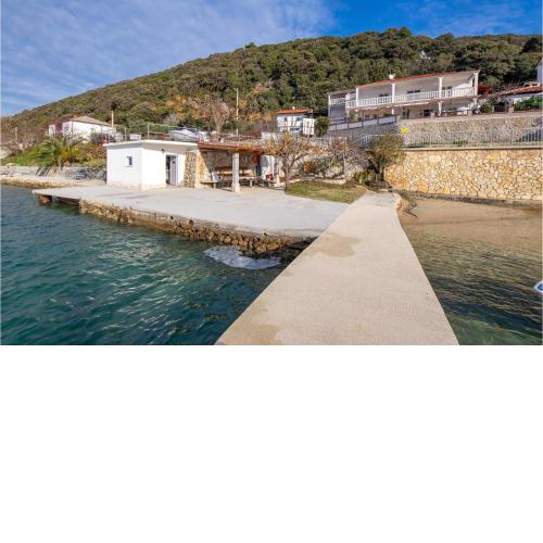 Amazing apartment in Supetarska Draga with 1 Bedrooms and WiFi