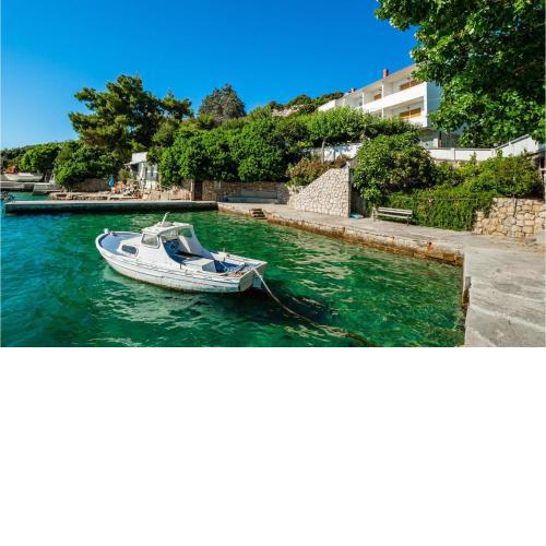 Amazing apartment in Supetarska Draga with 1 Bedrooms and WiFi