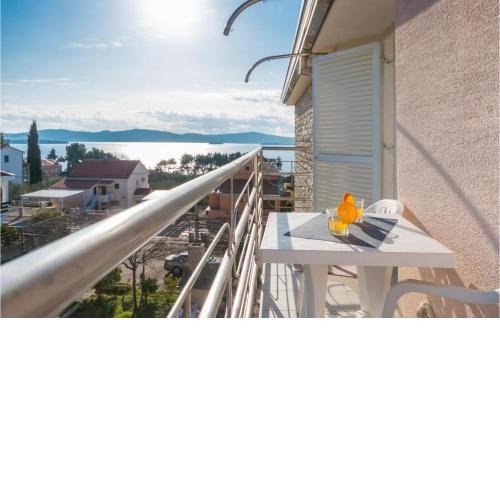 Amazing apartment in Sveti Filip i Jakov w/