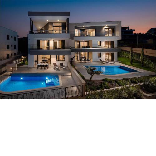 Amazing apartment in Zidarici with 3 Bedrooms and WiFi
