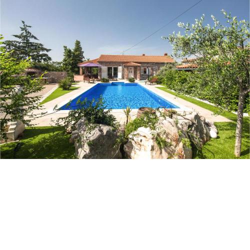 Amazing Home In Dobrinj With Jacuzzi, Wifi And Heated Swimming Pool