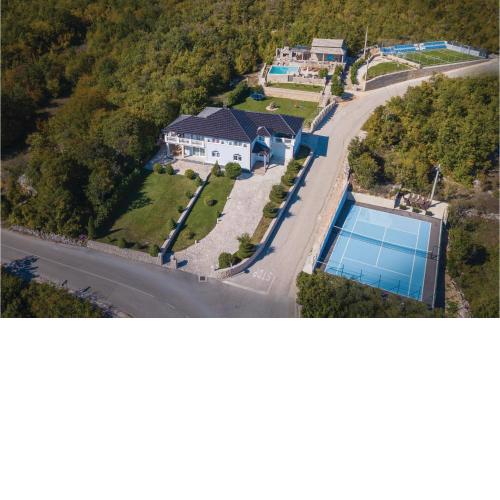 Amazing Home In Gornje Podbablje With 6 Bedrooms, Wifi And Outdoor Swimming Pool