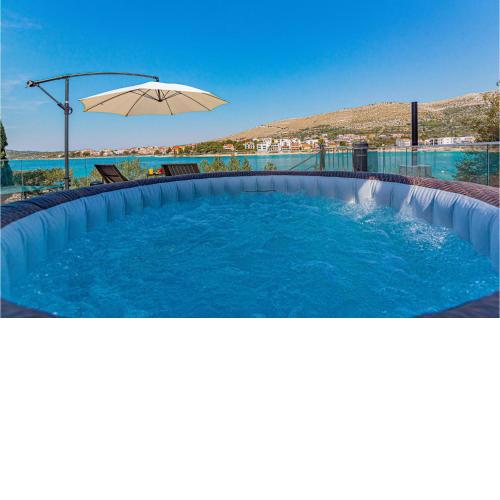 Amazing home in Grebastica with WiFi and 4 Bedrooms