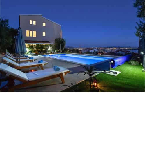 Amazing home in Kastel Sucurac with 9 Bedrooms, WiFi and Heated swimming pool