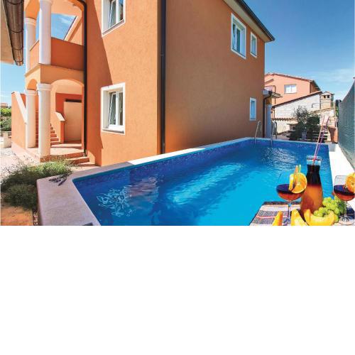 Amazing home in Liznjan with 6 Bedrooms, WiFi and Outdoor swimming pool