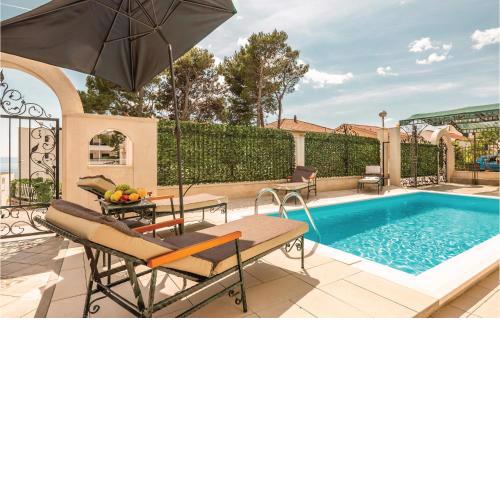 Amazing Home In Makarska With 9 Bedrooms, Jacuzzi And Indoor Swimming Pool