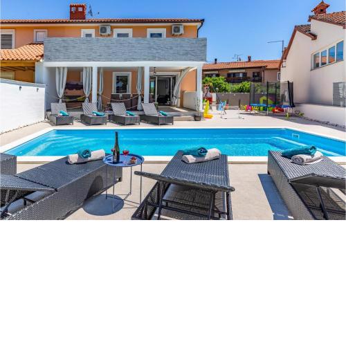 Amazing home in Marcana with 4 Bedrooms, WiFi and Outdoor swimming pool