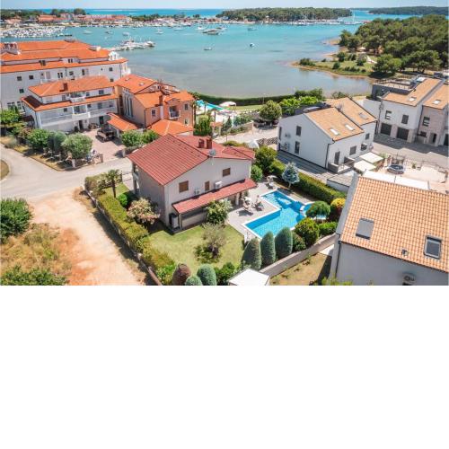 Amazing Home In Medulin With Jacuzzi, Wifi And Outdoor Swimming Pool