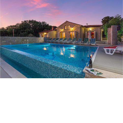 Amazing home in Medulin with WiFi and 6 Bedrooms