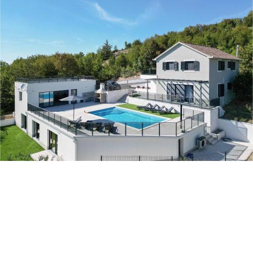 Amazing Home In Obrovac Sinjski With Outdoor Swimming Pool, Sauna And 4 Bedrooms