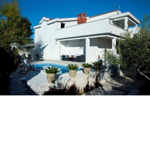 Amazing home in Okrug Gornji with Outdoor swimming pool and 4 Bedrooms