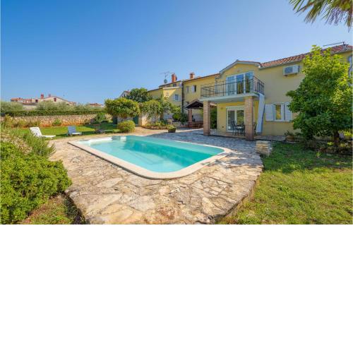 Amazing home in Porec with Outdoor swimming pool and 4 Bedrooms