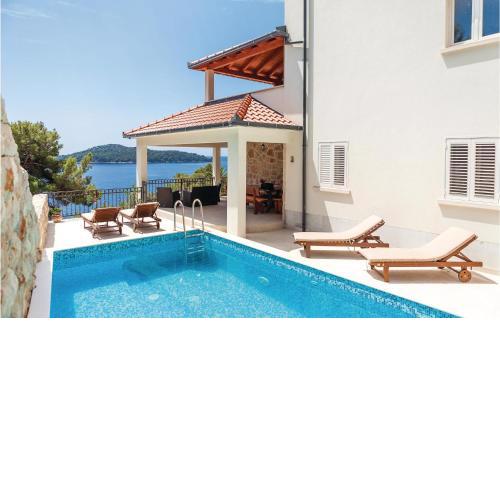 Amazing home in Prizba with 5 Bedrooms, WiFi and Outdoor swimming pool
