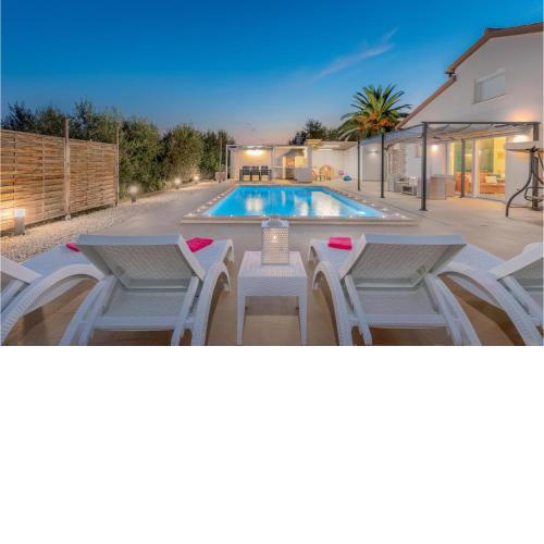 Amazing Home In Pula With 2 Bedrooms, Wifi And Private Swimming Pool