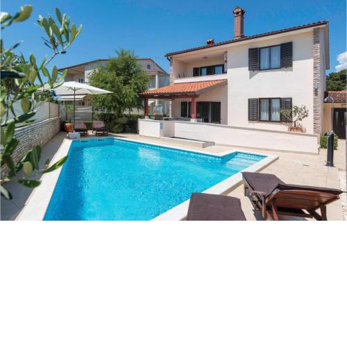 Amazing home in Pula with 3 Bedrooms, WiFi and Outdoor swimming pool