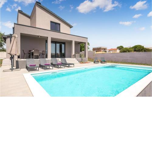 Amazing home in Pula with 3 Bedrooms, WiFi and Outdoor swimming pool