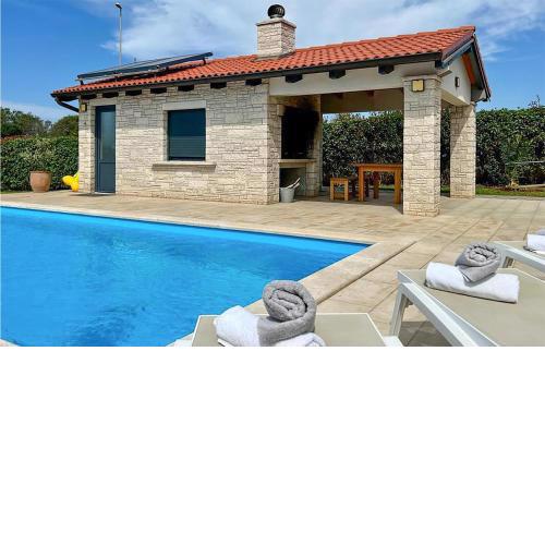 Amazing Home In Pula With Outdoor Swimming Pool, Wifi And Private Swimming Pool
