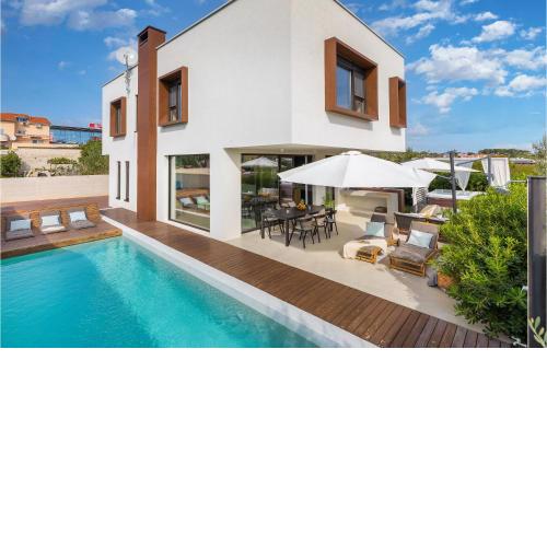 Amazing home in Pula with WiFi, 3 Bedrooms and Outdoor swimming pool