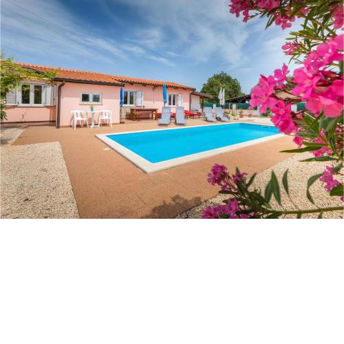 Amazing Home In Rovinj With 2 Bedrooms, Private Swimming Pool And Outdoor Swimming Pool