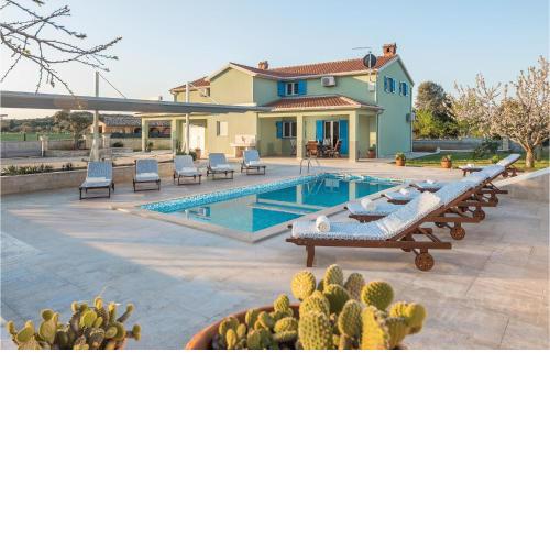 Amazing home in Rovinj with 5 Bedrooms, WiFi and Outdoor swimming pool